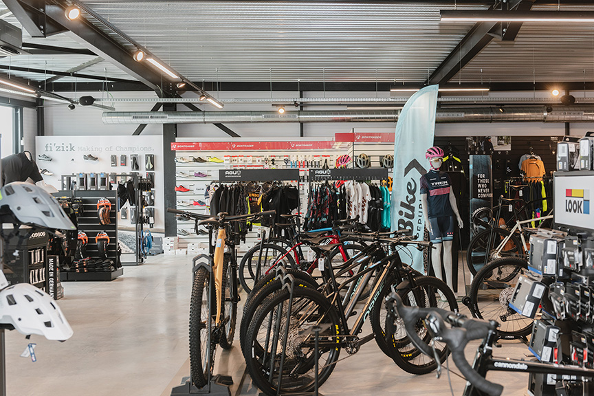Opname Aap Met bloed bevlekt Fietsenwinkel in Ninove | Bike Republic