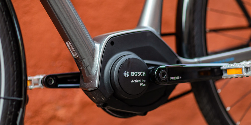 Middenmotor van een elektrische fiets van het merk Bosch (close-up)